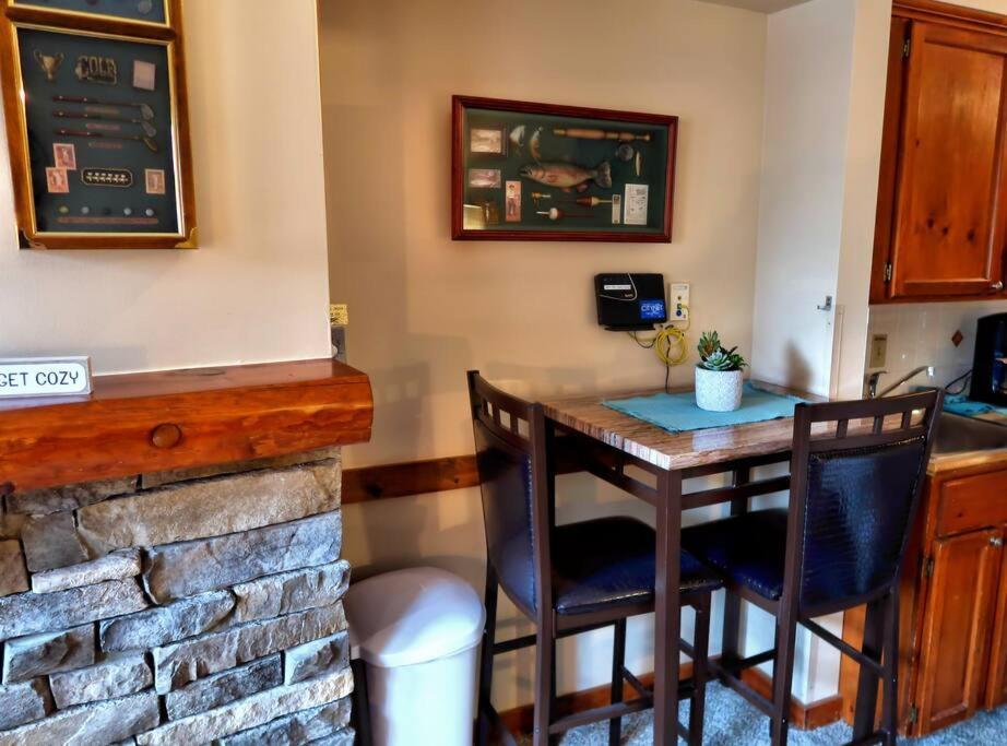 Snowshoe Mountain Studio! Central Village! Luaran gambar